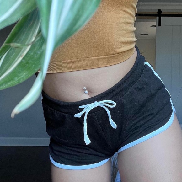 No boundaries black gym workout booty shorts - Picture 3 of 4